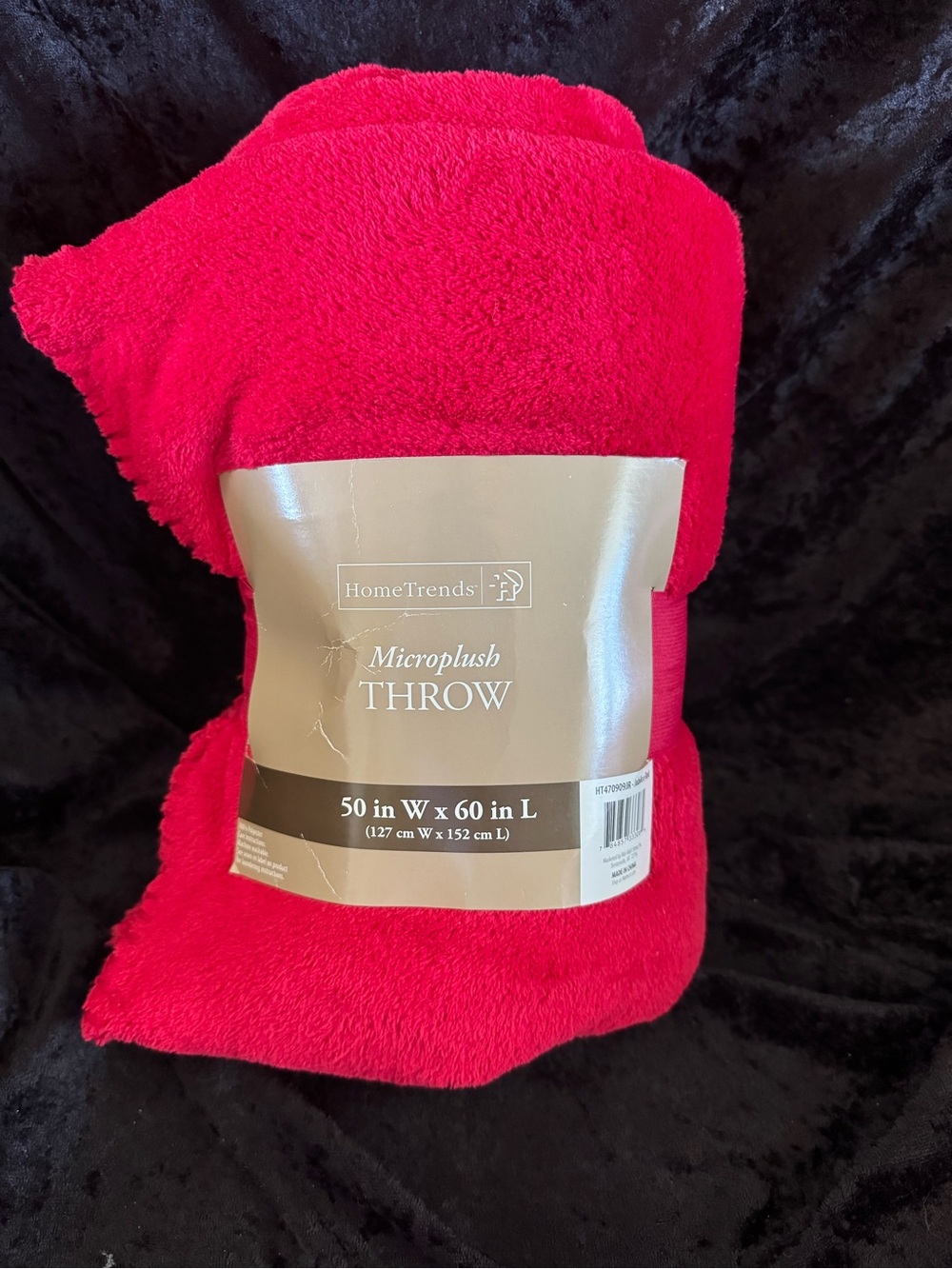 New!! HomeTrends Microplush Throw Blanket - red